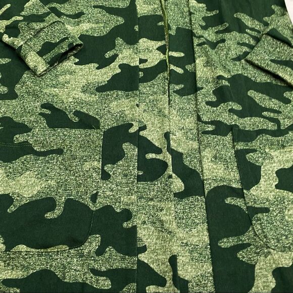 Lularoe Mackenzie Hooded Cardigan Camo Print - Size Small - Picture 2 of 4